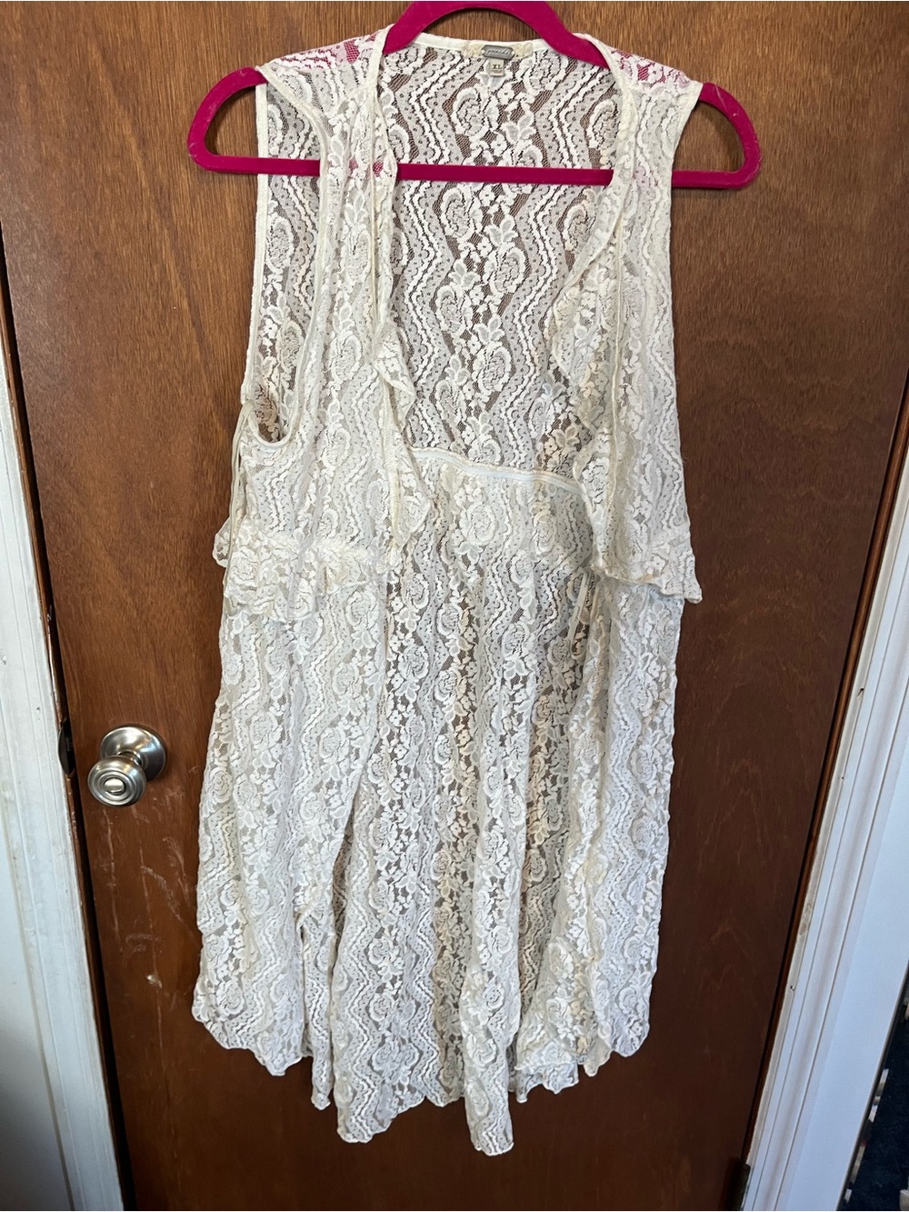 gimmicks by BKE Cream Lace Open Front Vest